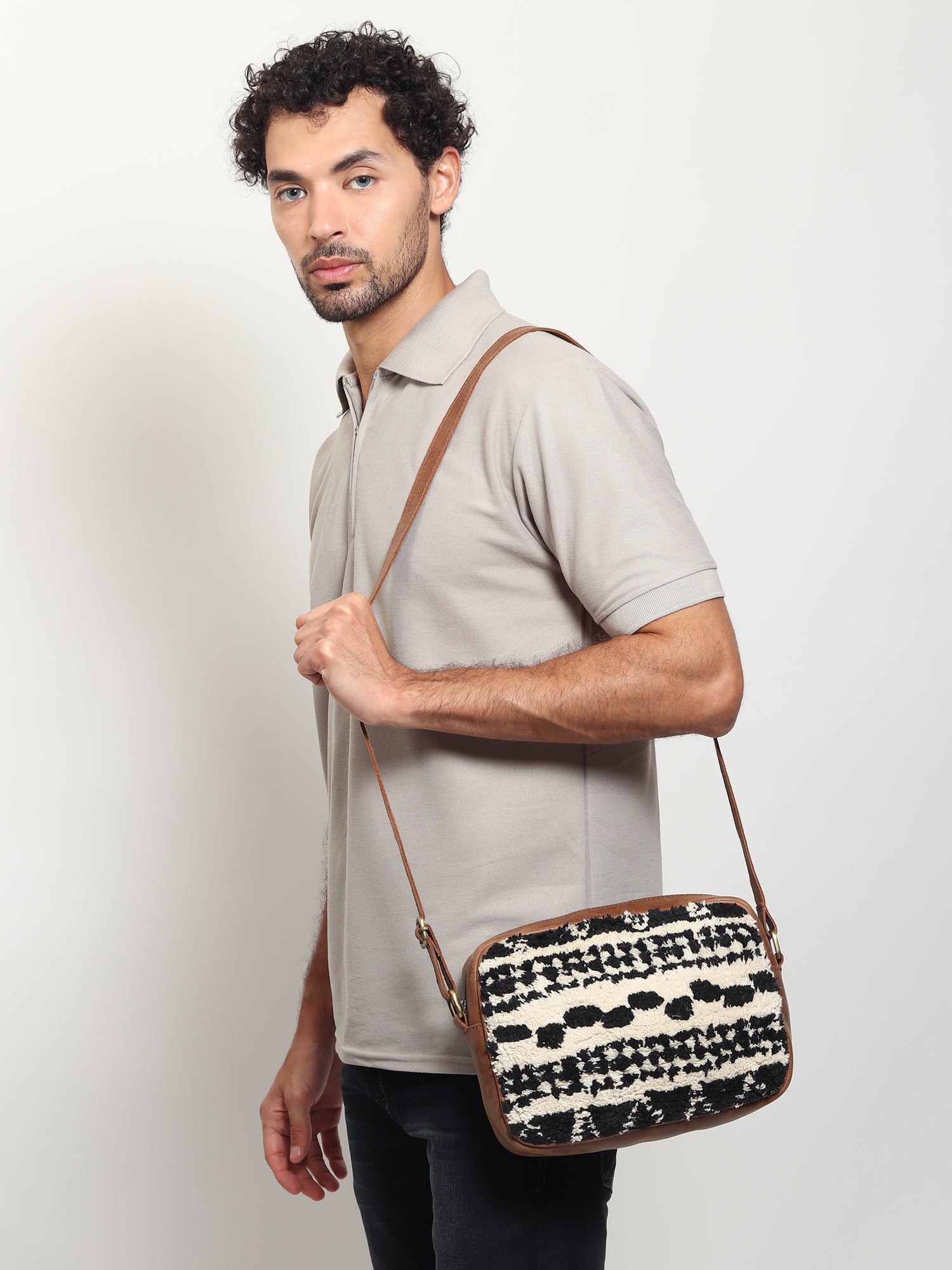 Archer leather sling bag — Art Avenue