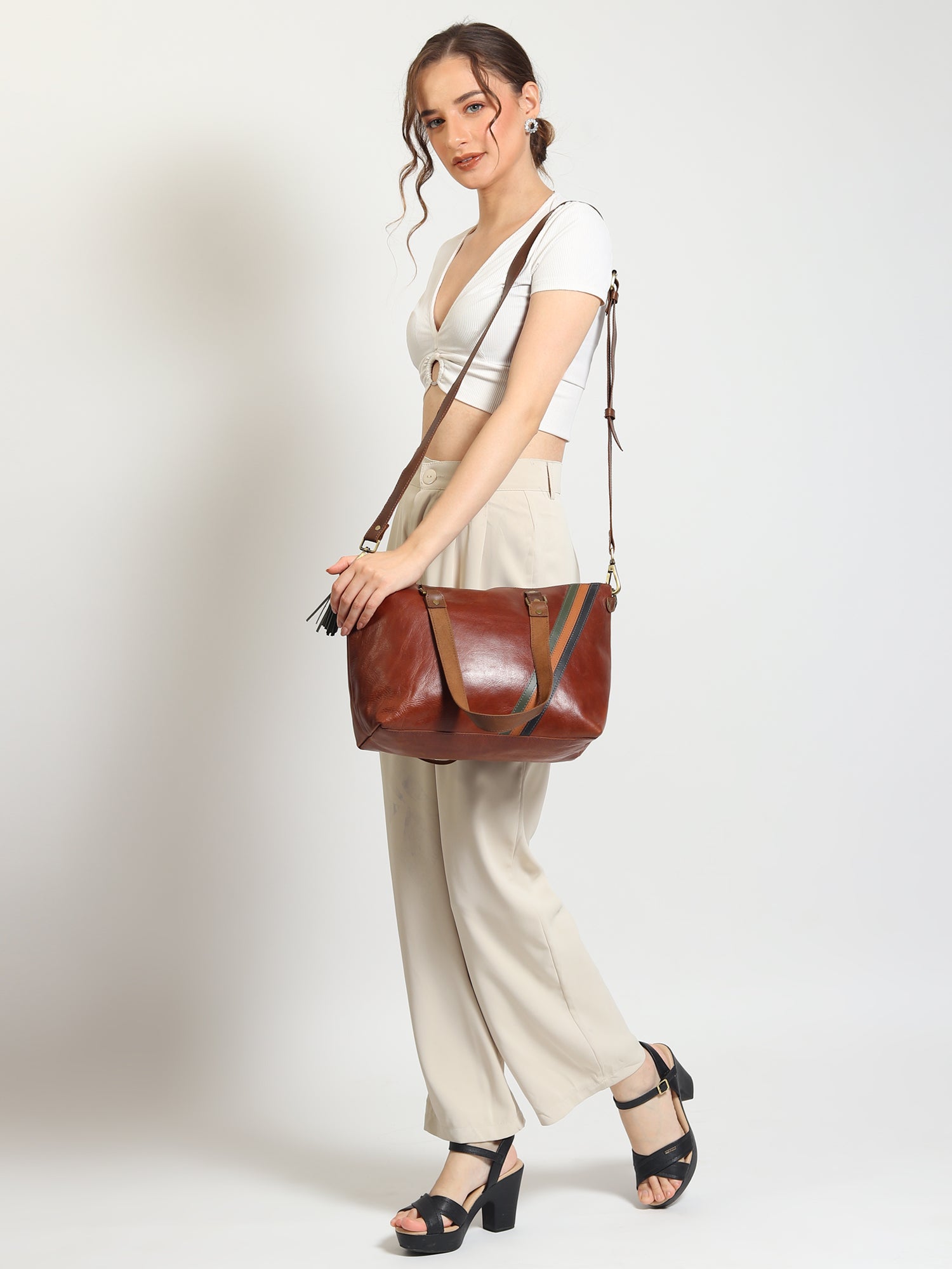 Surrane leather tote bag, second view — Art Avenue