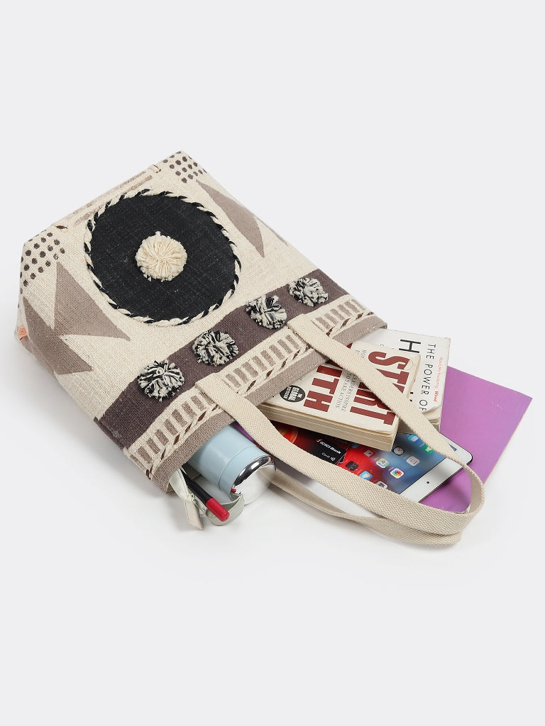 Sibura tote bag on shoulder — Art Avenue