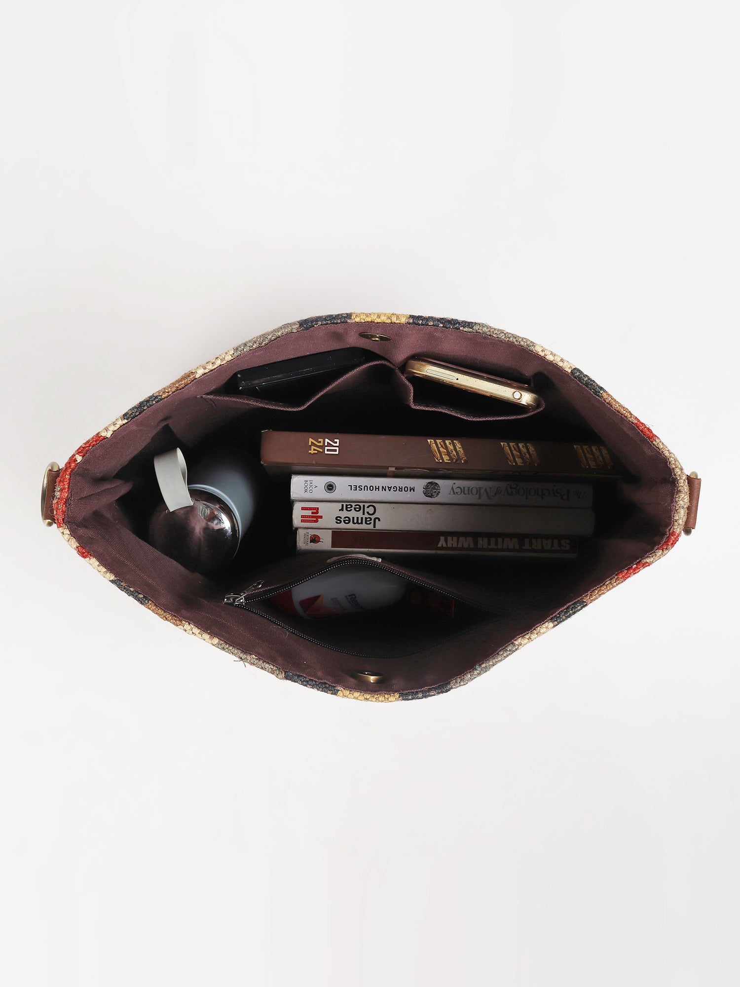 Austere handbag closure detail — Art Avenue