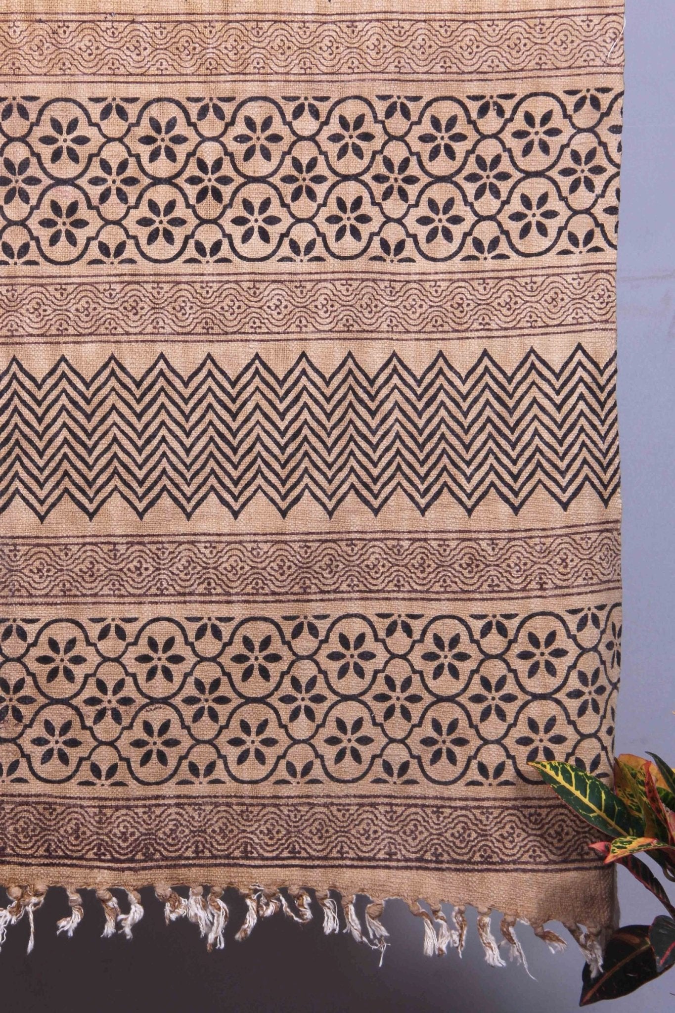 TEND - THROWS - ART AVENUE