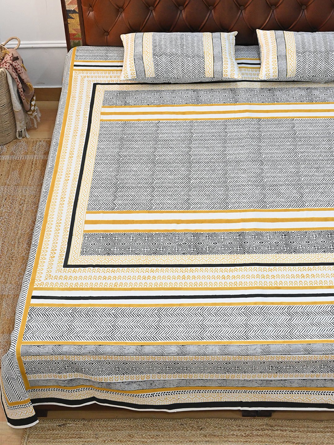 LINEUP GEOMETRIC COTTON BLOCK PRINTED DOUBLE BEDSHEET WITH PILLOW - ART AVENUE