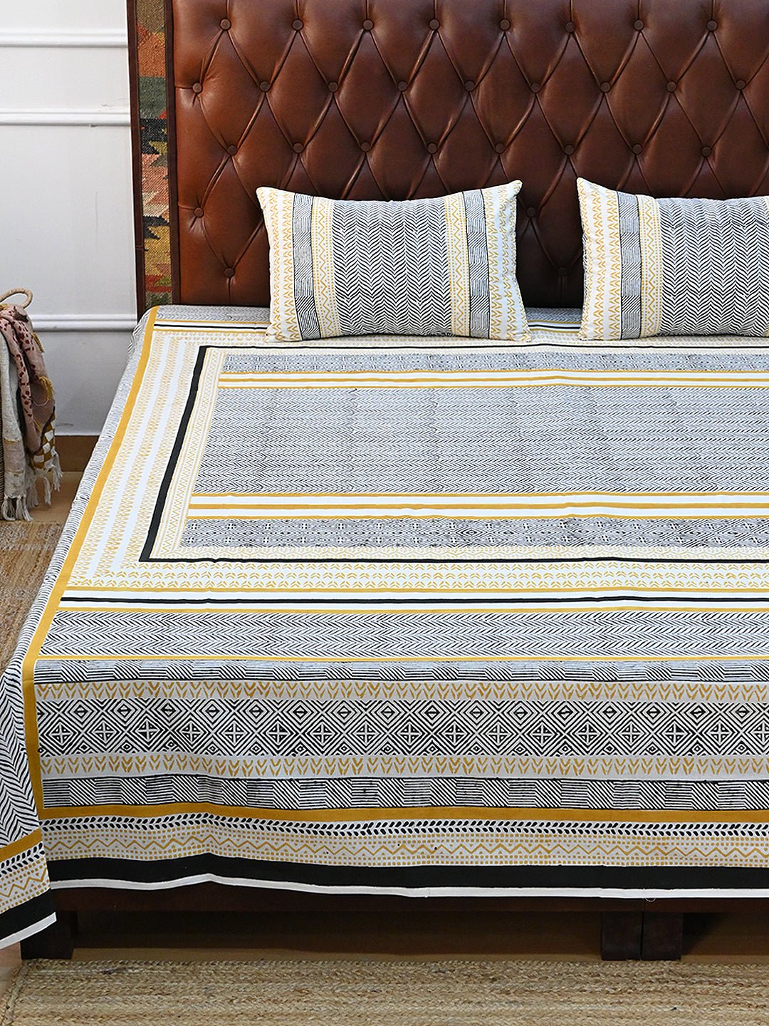 LINEUP GEOMETRIC COTTON BLOCK PRINTED DOUBLE BEDSHEET WITH PILLOW - ART AVENUE