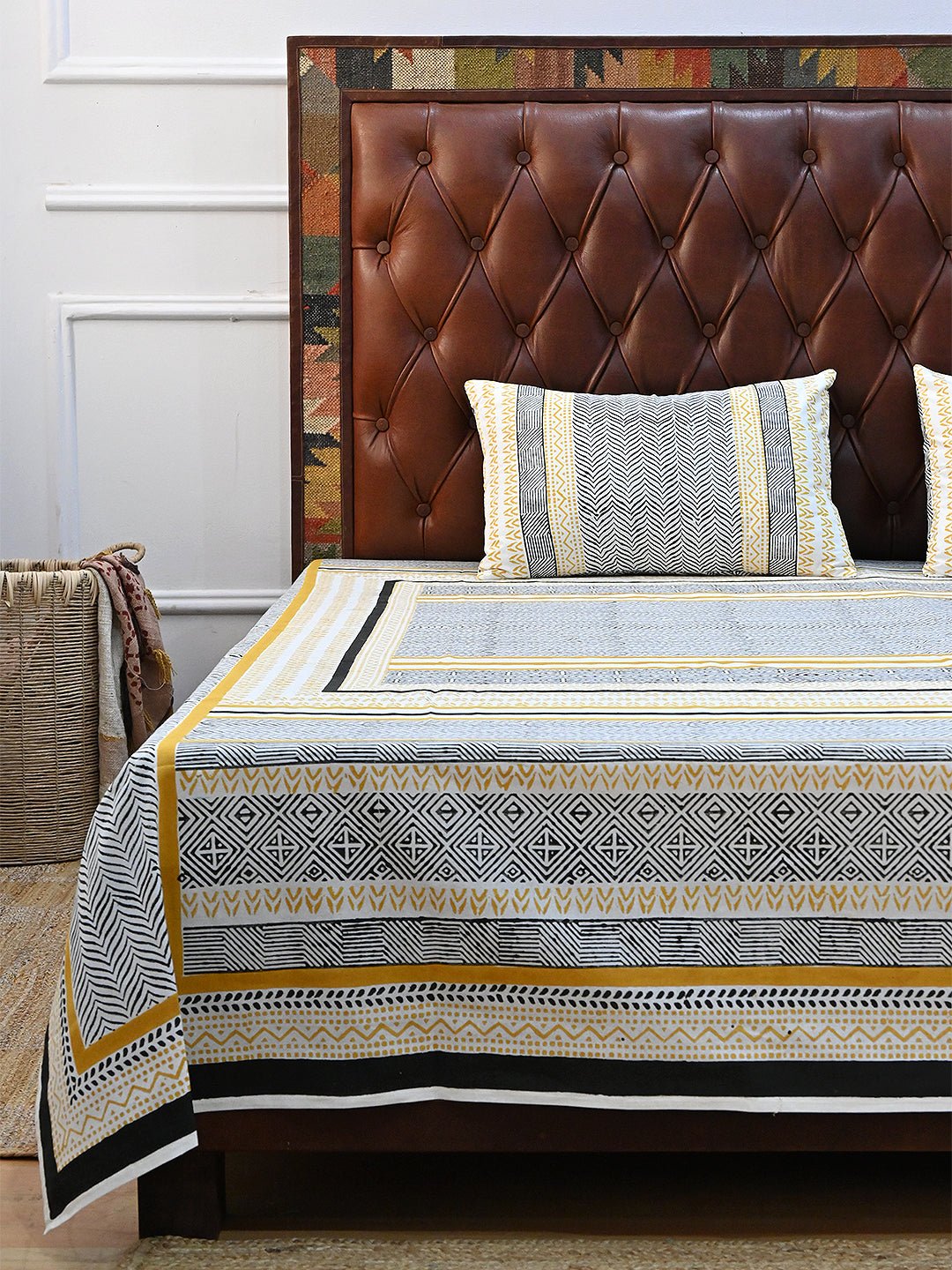 LINEUP GEOMETRIC COTTON BLOCK PRINTED DOUBLE BEDSHEET WITH PILLOW - ART AVENUE