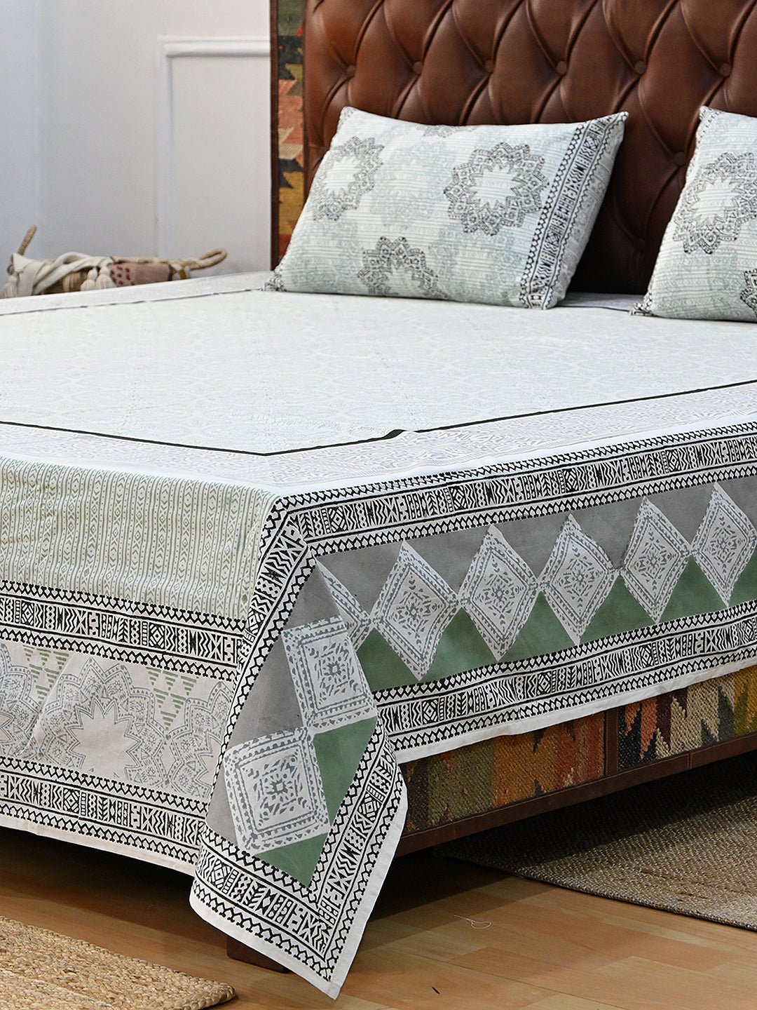 GREY LUXURIOUS COTTON PRINTED DOUBLE BEDSHEET WITH PILLOW - ART AVENUE