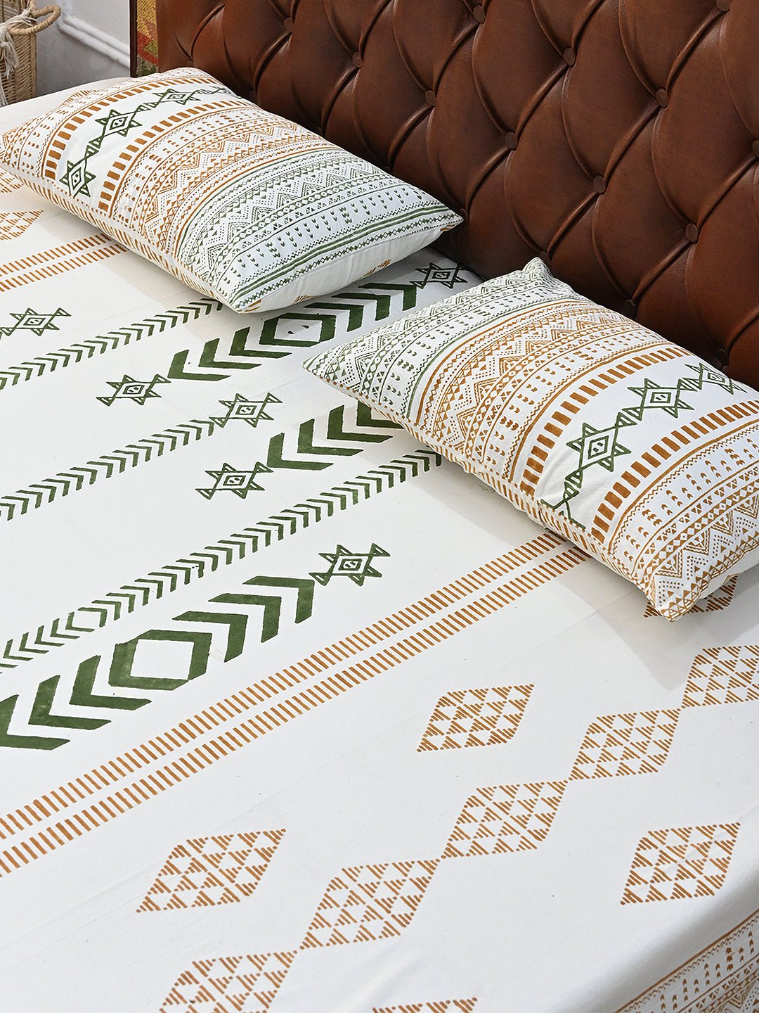 EROSEBRIDAL COTTON PRINTED DOUBLE BEDSHEET WITH PILLOW - ART AVENUE