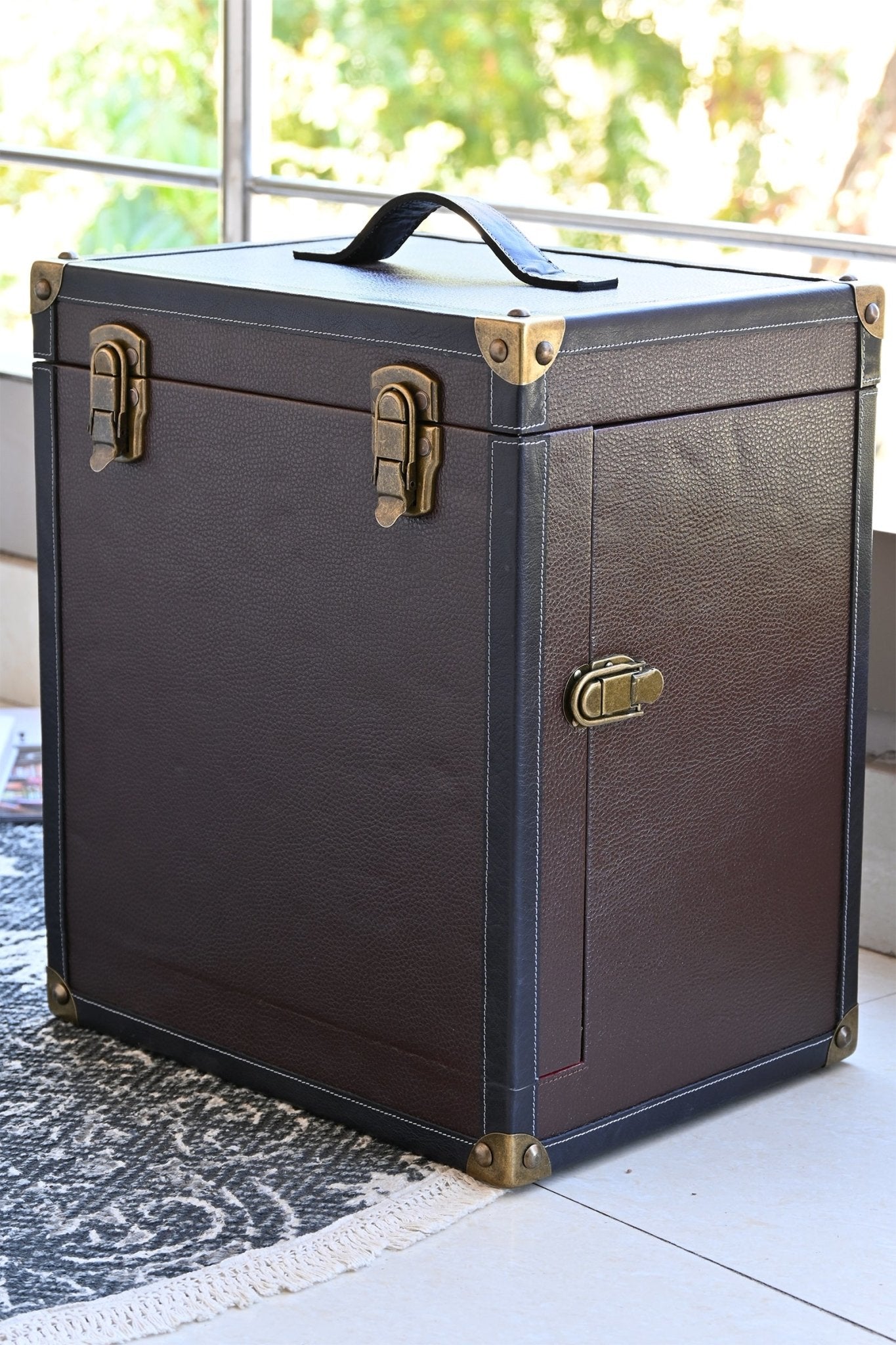 Oliver portable leather bar — front view — Art Avenue