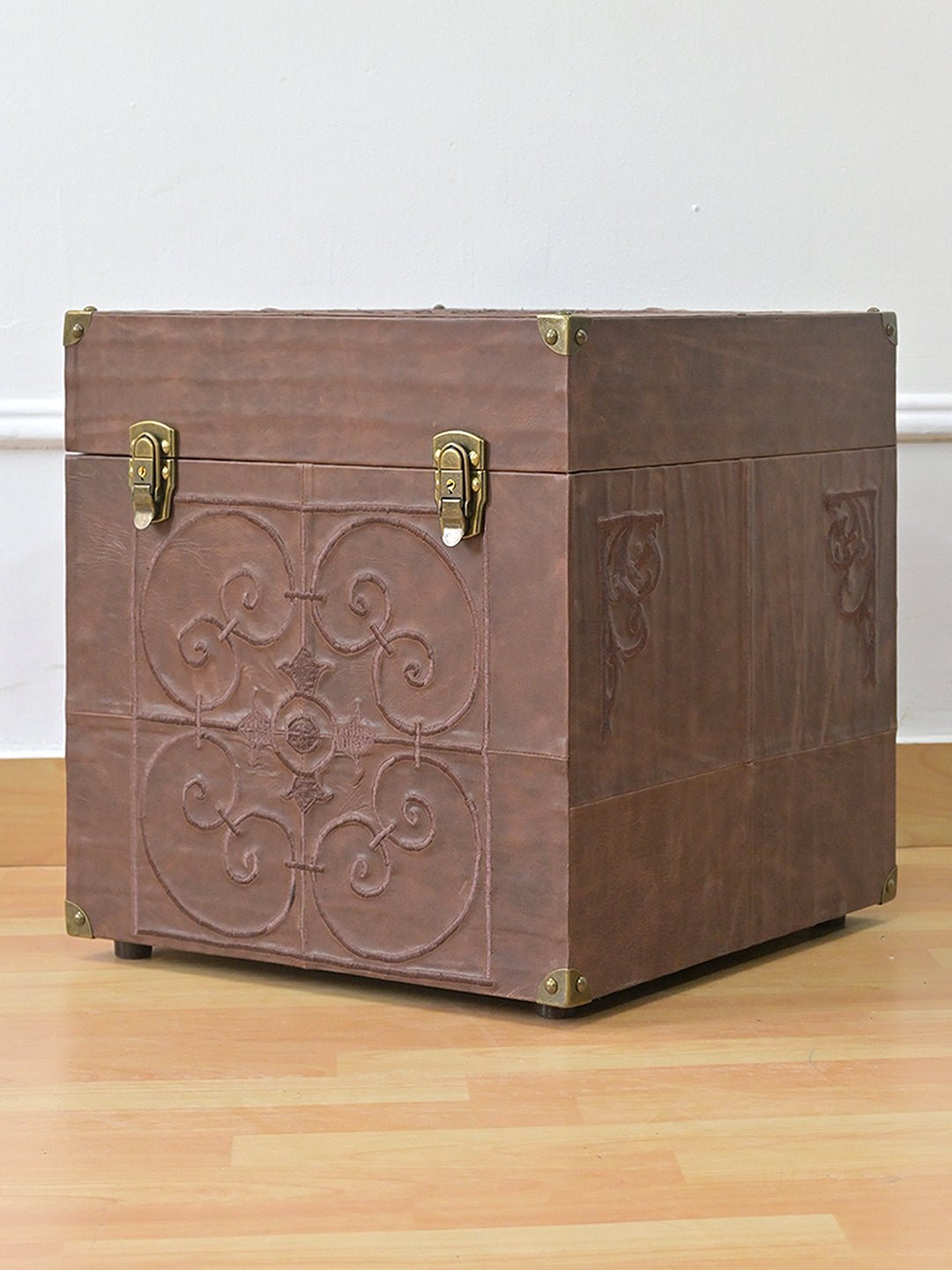 ANEMONE - LEATHER TRUNK - ART AVENUE