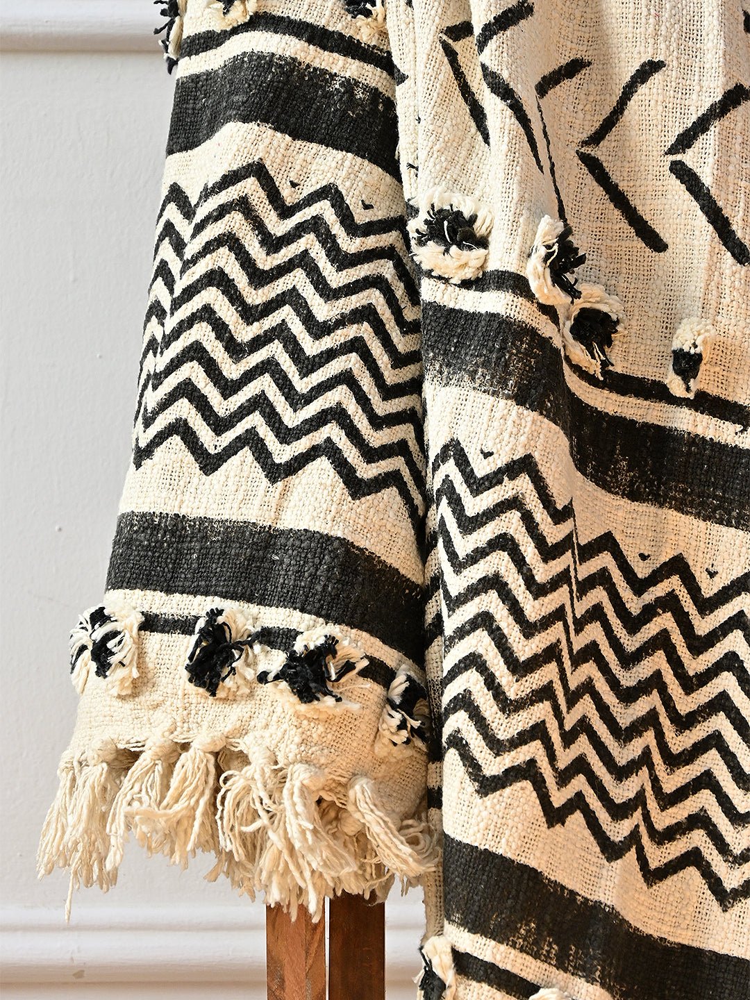 CHEVRON STRIPES - BLOCK PRINTED THROW - ART AVENUE