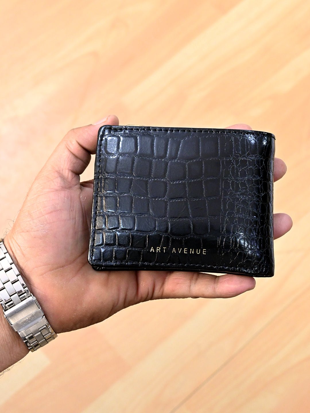 MEN BLACK TEXTURED GENUINE LEATHER WALLET - ART AVENUE