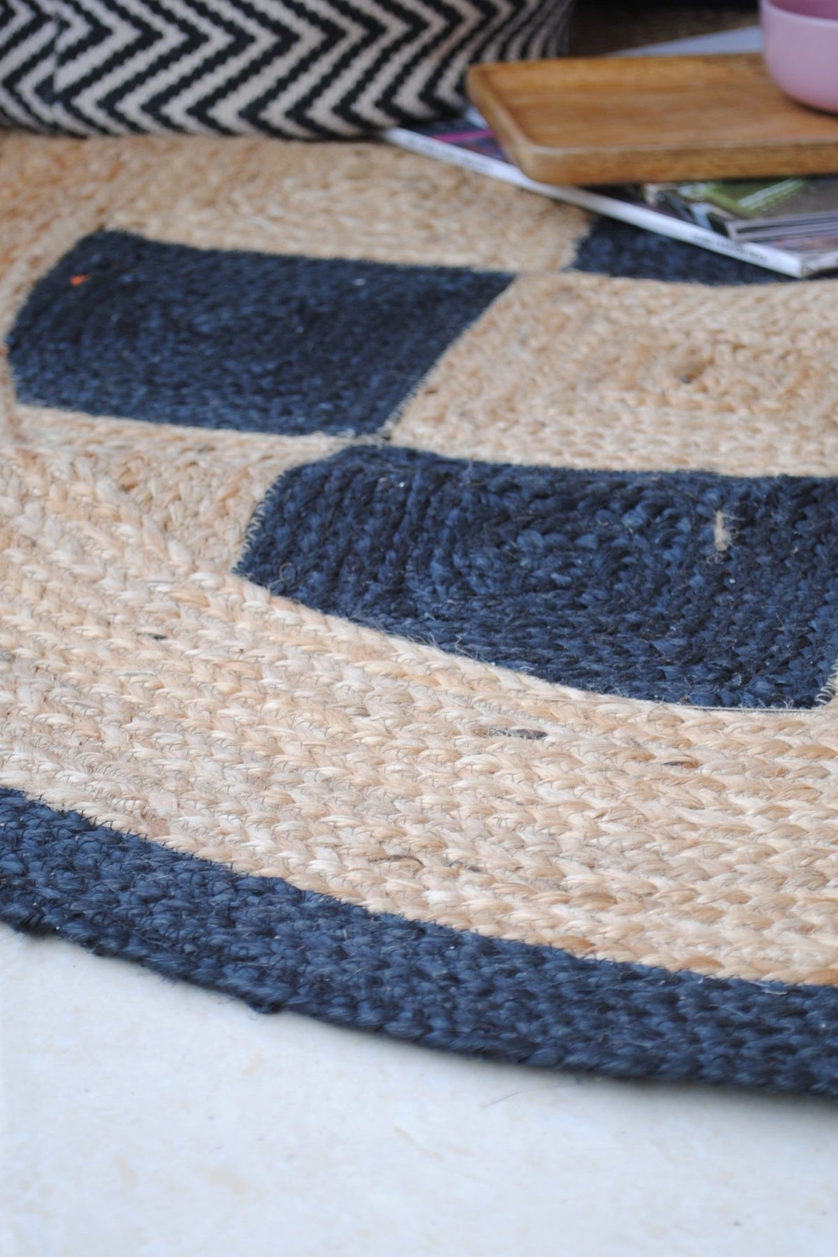 CHECK - ROUND JUTE RUG - ART AVENUE