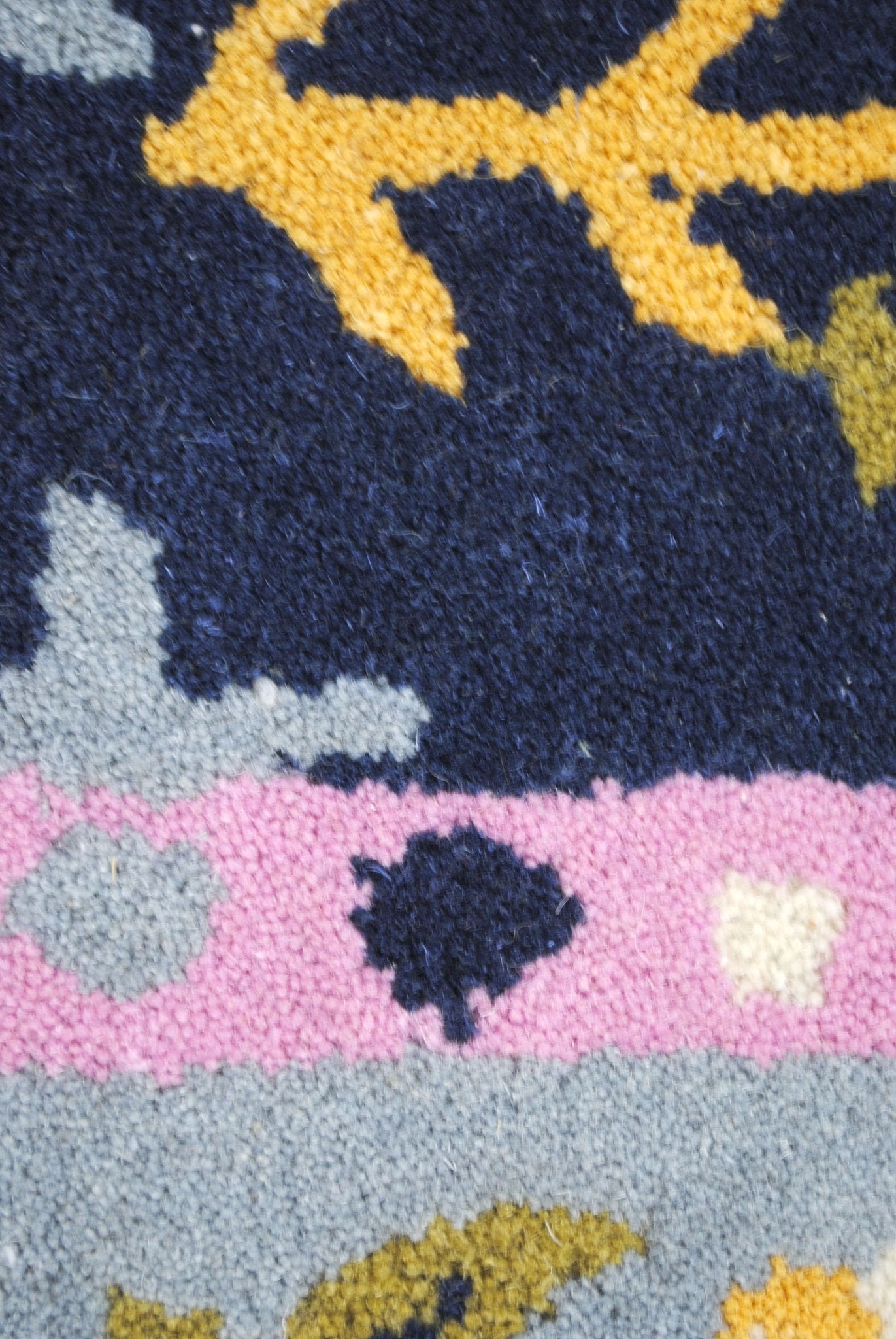 CLAUS HANDTUFTED WOOL CARPET - ART AVENUE