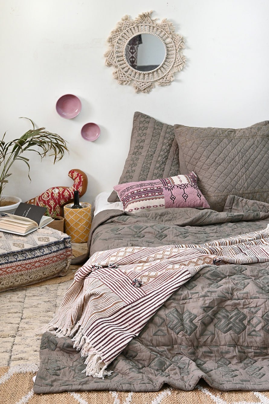 ELORA QUILT/RAZAI SET WITH PILLOW COVERS - ART AVENUE