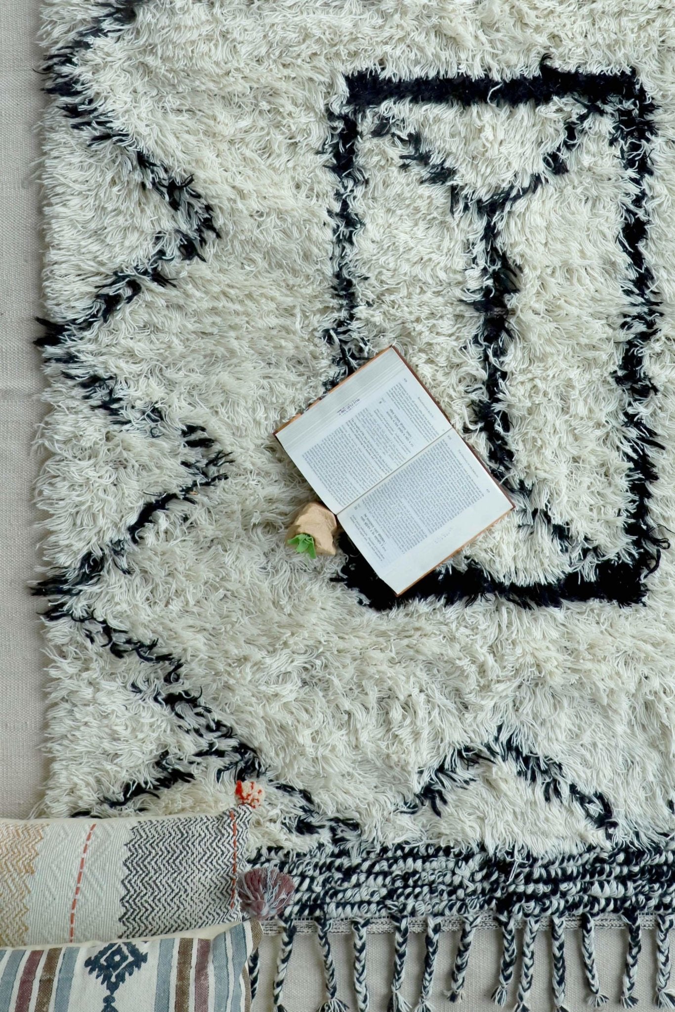 Khetri hand-tufted rug — white handmade in Jaipur