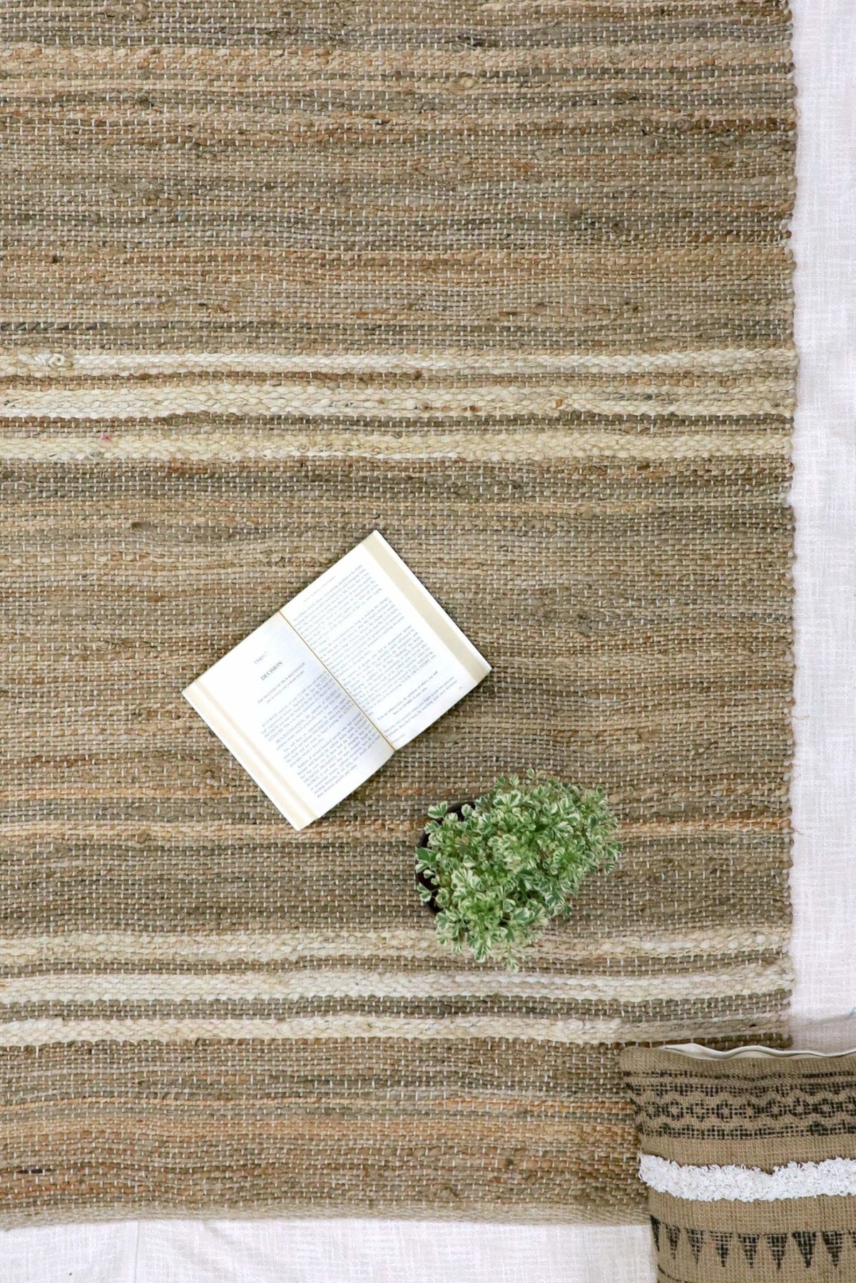 Robust woven rug — brown texture — Art Avenue