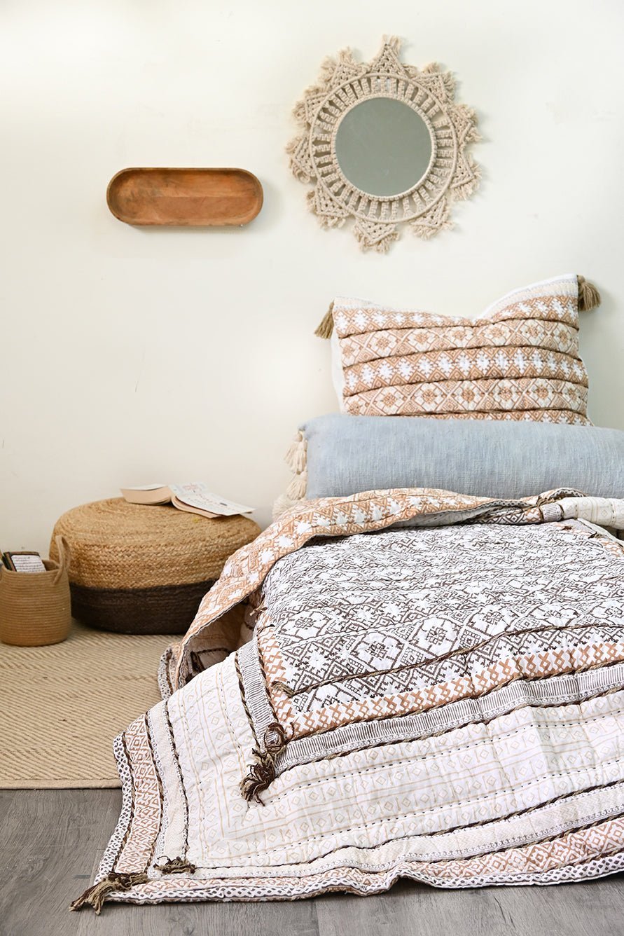 VENEZIA QUILT/RAZAI SET WITH PILLOW COVERS - ART AVENUE