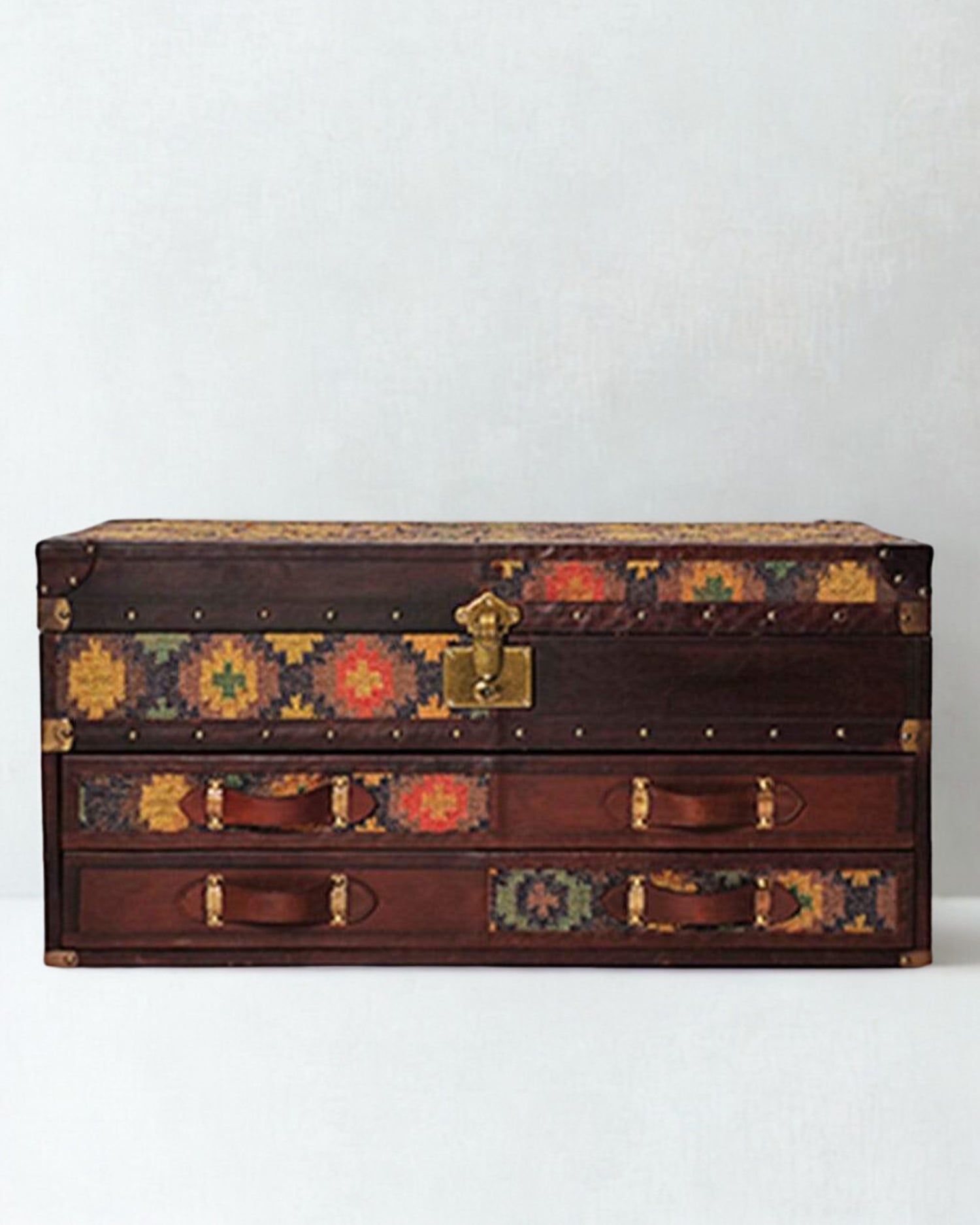 Springfield kilim trunk — front view — Art Avenue