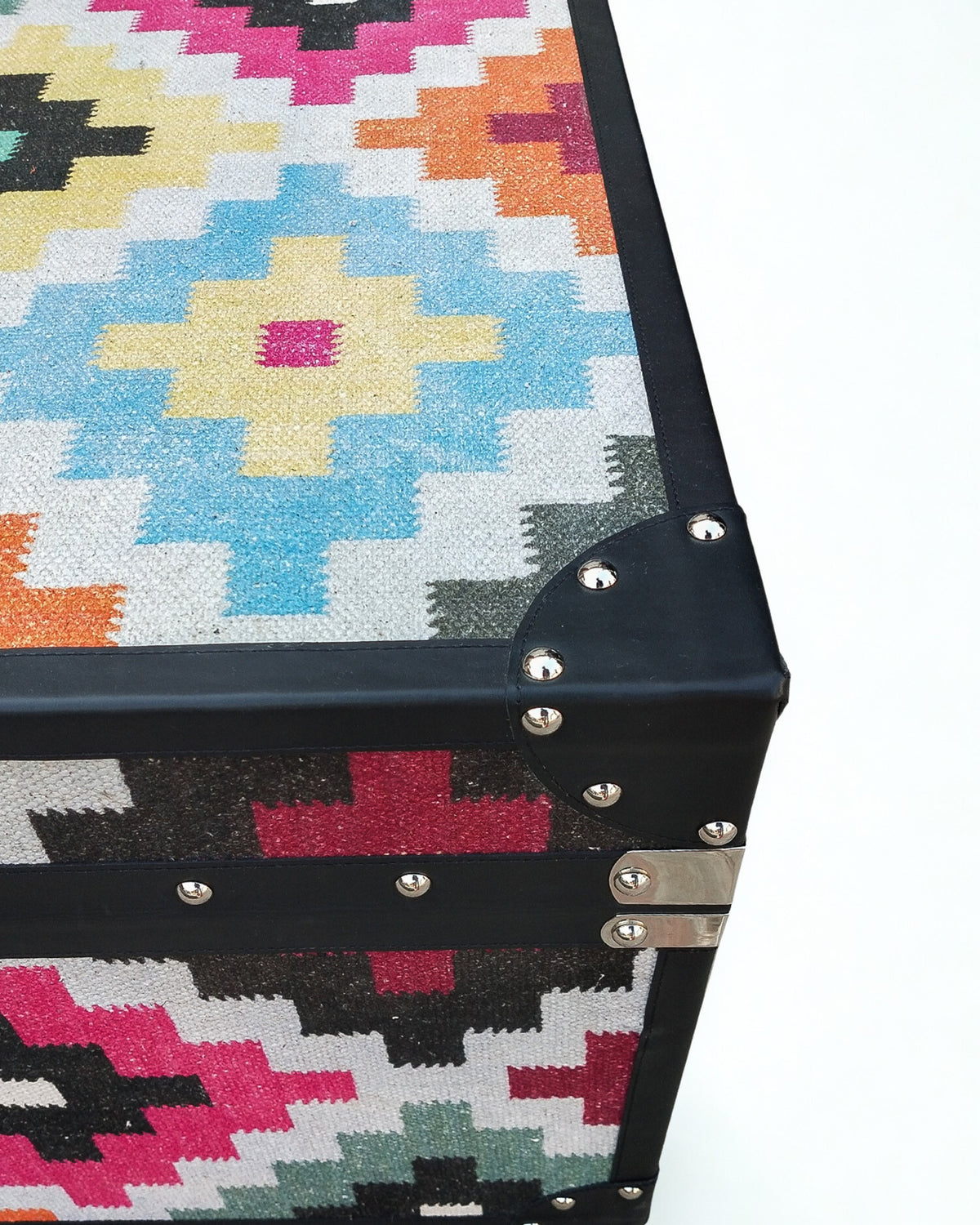 Motif Kilim Storage Trunk