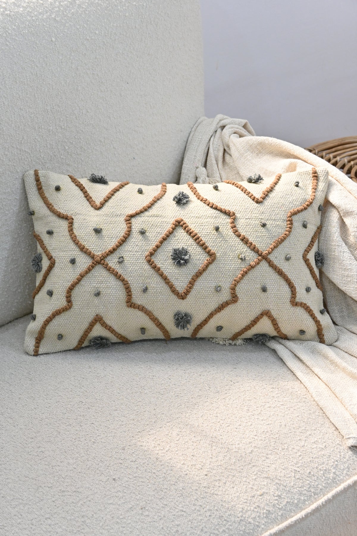 Mellowin Hand-Embroidered Lumbar Cushion Cover