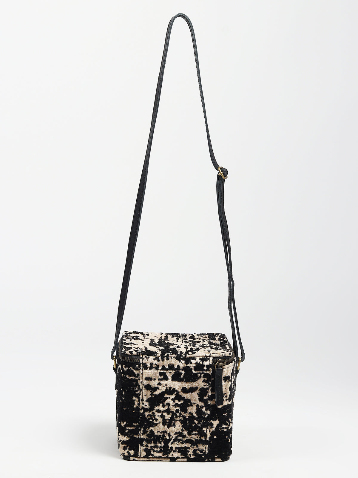 Alira leather sling bag, side view — Art Avenue