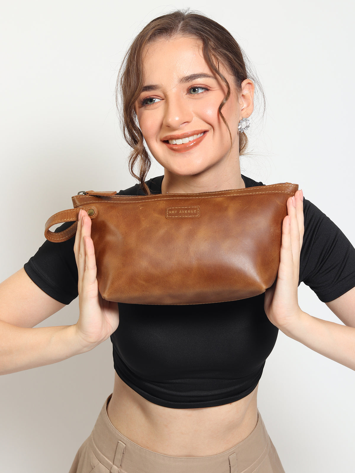 Flisk leather pouch, alternate view — Art Avenue