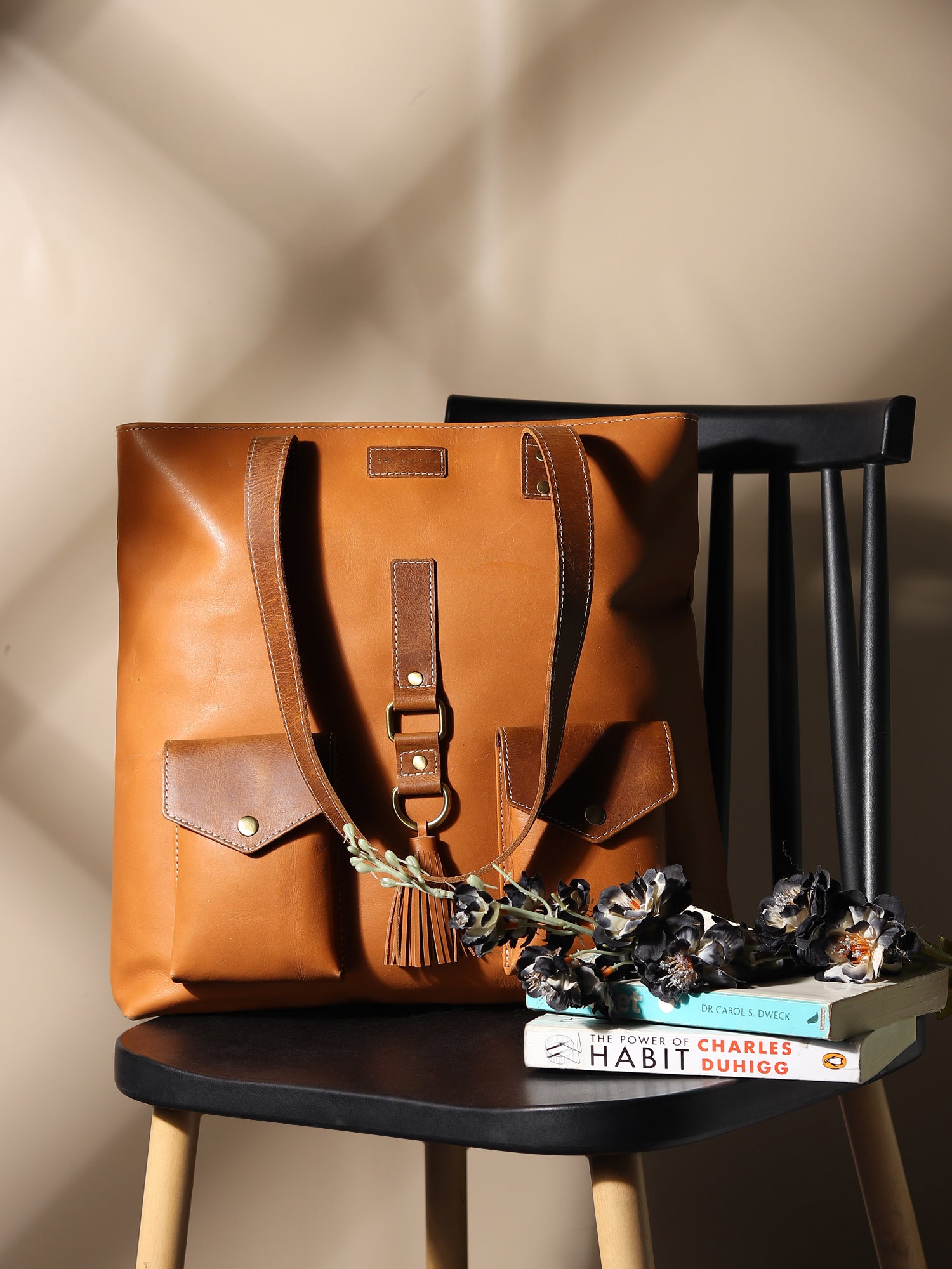 Brawny leather tote bag interior — Art Avenue