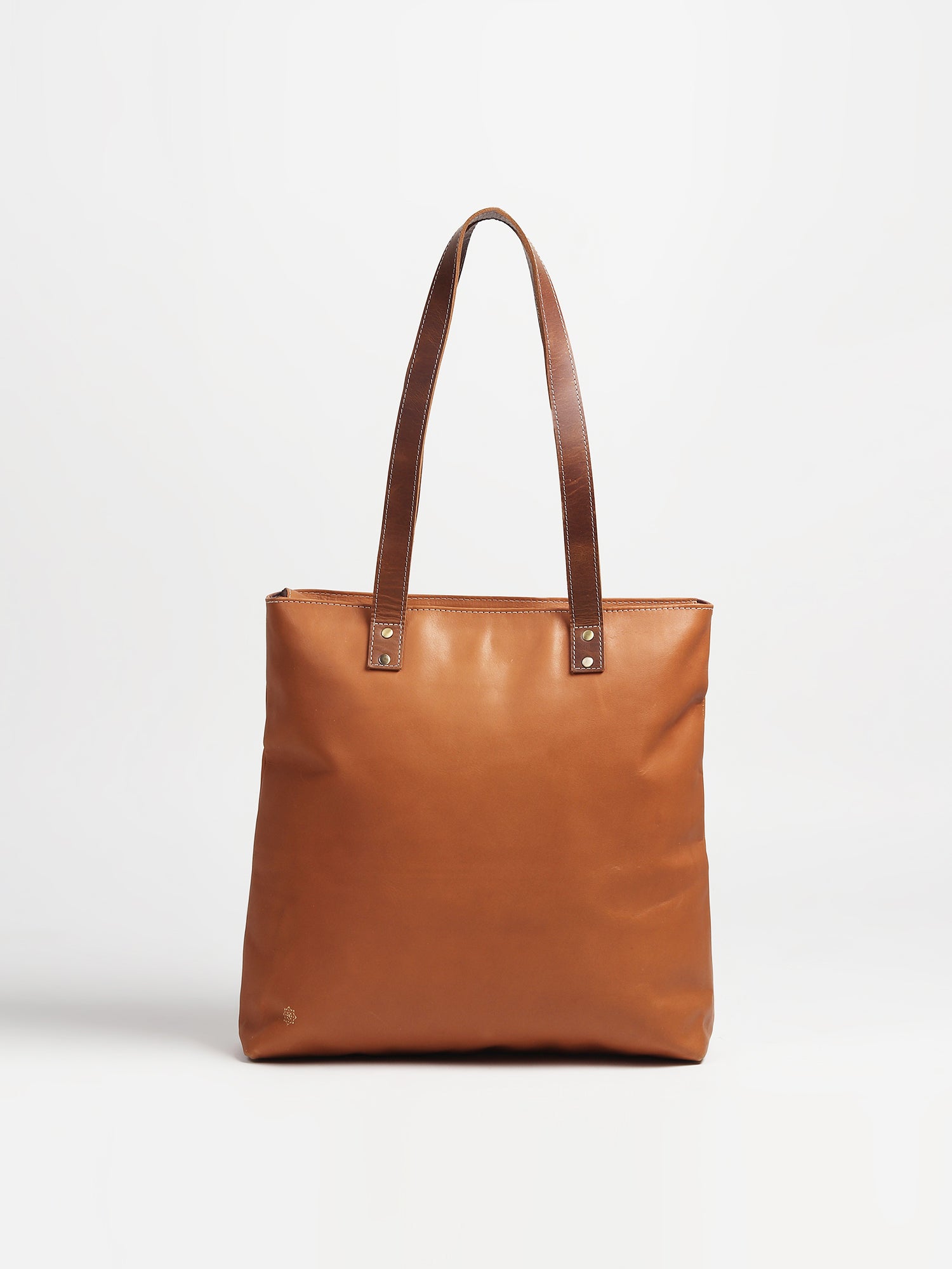 Brawny tote bag on shoulder — Art Avenue