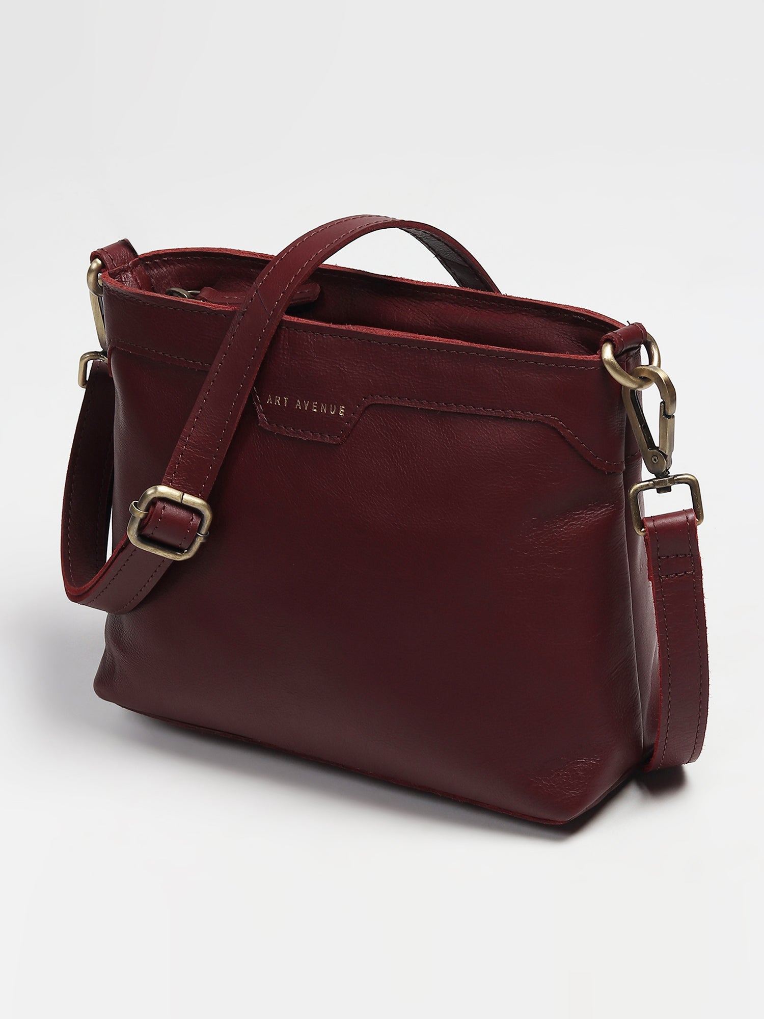 Ladislao leather sling bag, second view — Art Avenue