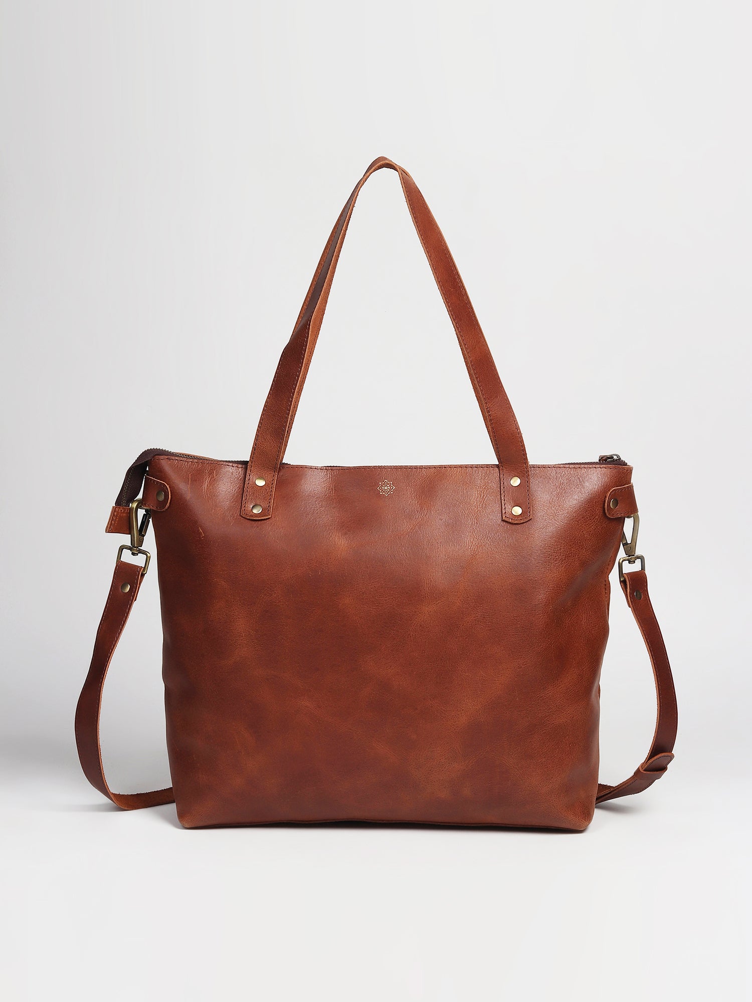 Ergot leather tote bag hardware detail — Art Avenue