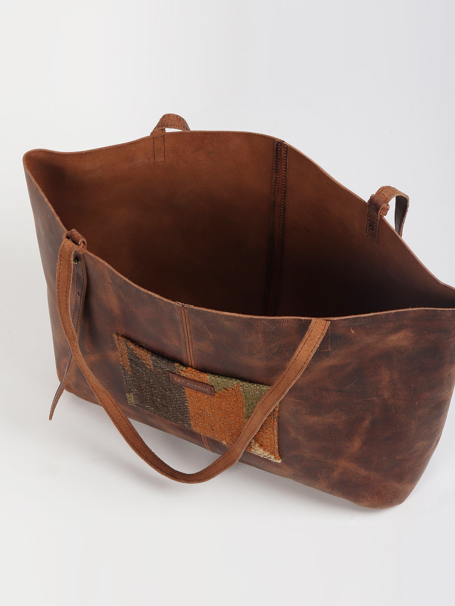 Avarice tote bag closure detail — Art Avenue