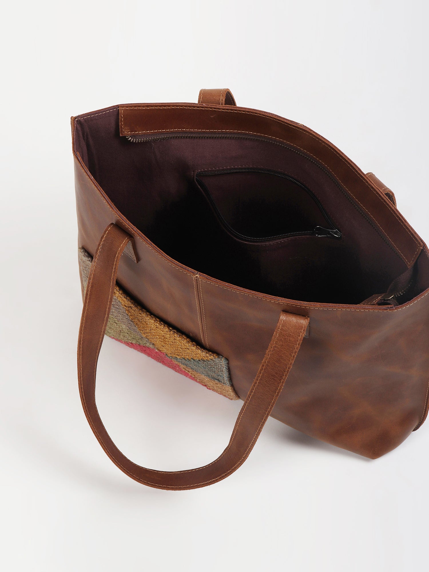 Ezra handbag closure detail — Art Avenue