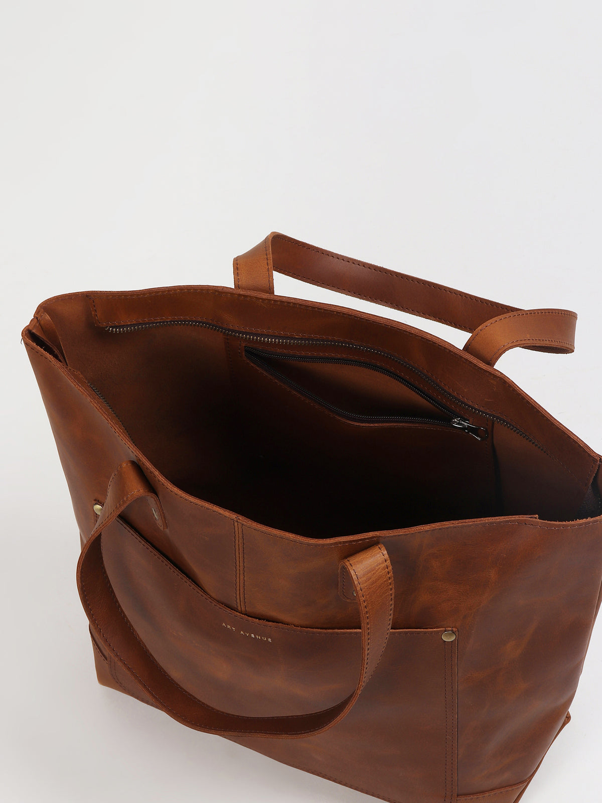 Kier leather handbag hardware detail — Art Avenue