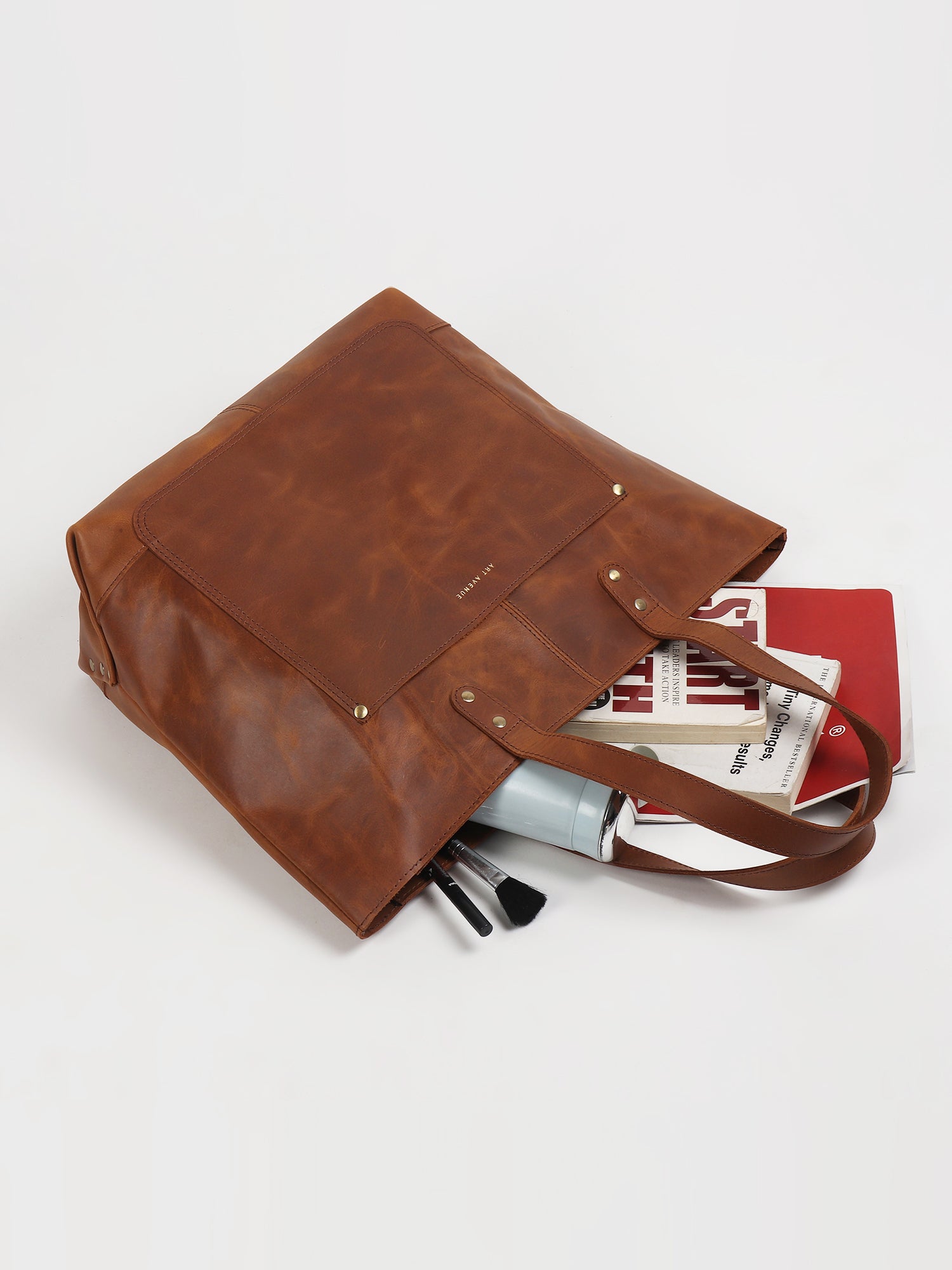 Kier handbag closure detail — Art Avenue