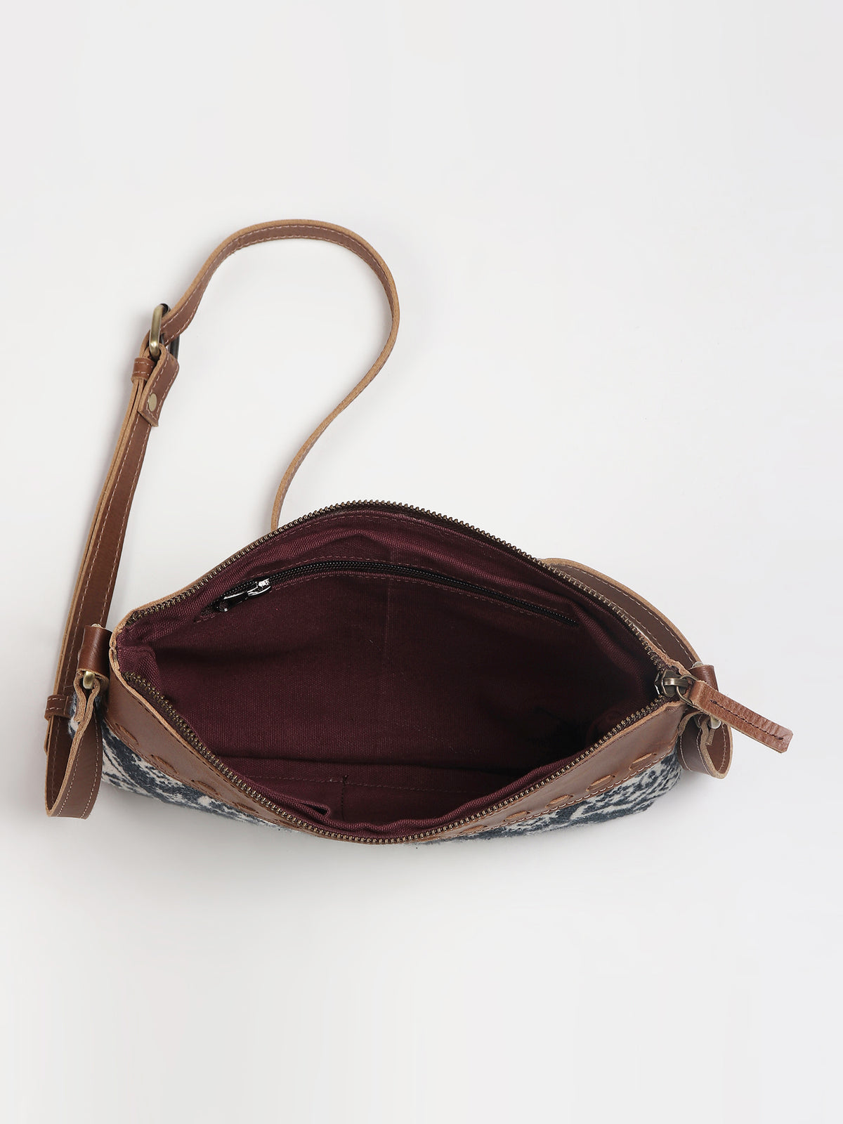 Ava sling bag lifestyle — Art Avenue