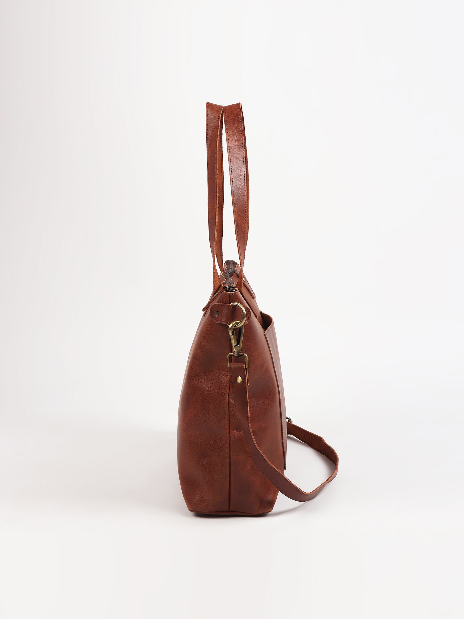 Ergot structured leather bag — Art Avenue