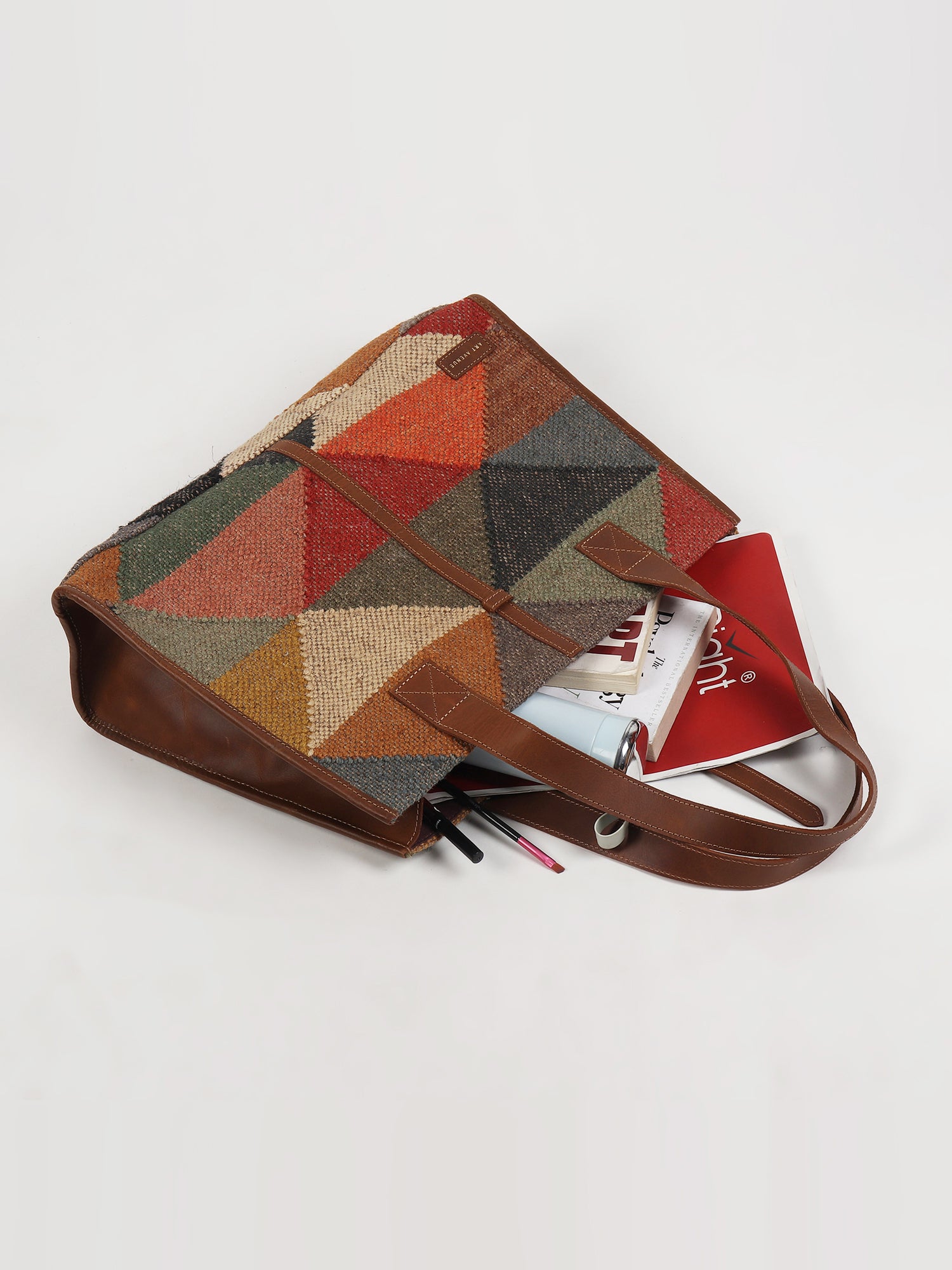 Umbra handbag closure detail — Art Avenue