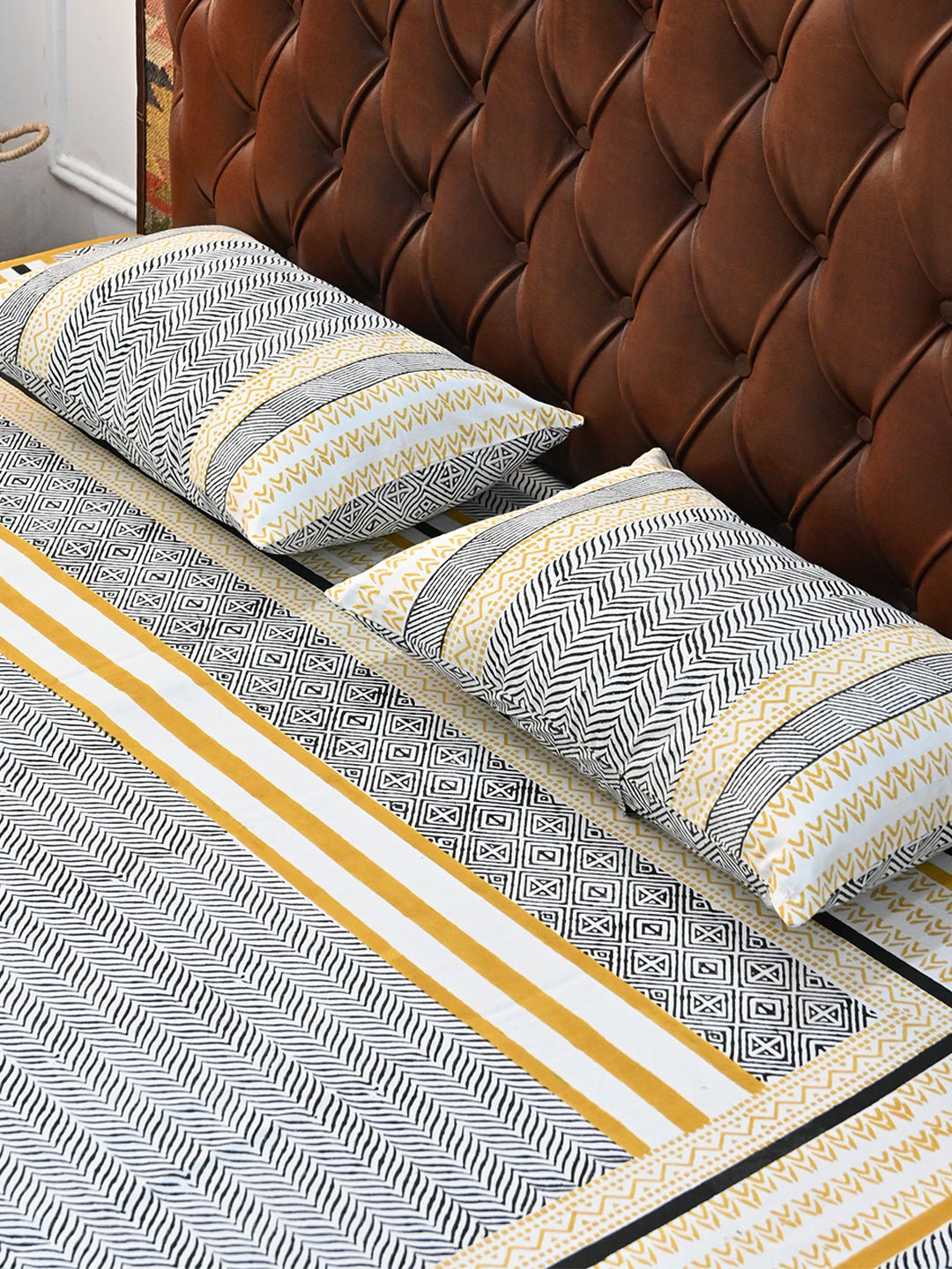 LINEUP GEOMETRIC COTTON BLOCK PRINTED DOUBLE BEDSHEET WITH PILLOW - ART AVENUE