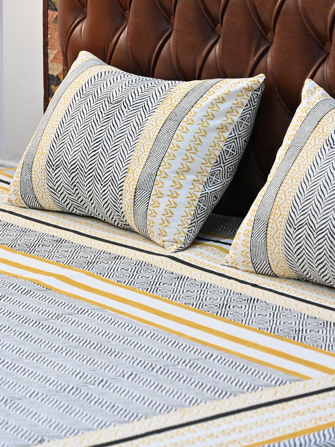 LINEUP GEOMETRIC COTTON BLOCK PRINTED DOUBLE BEDSHEET WITH PILLOW - ART AVENUE