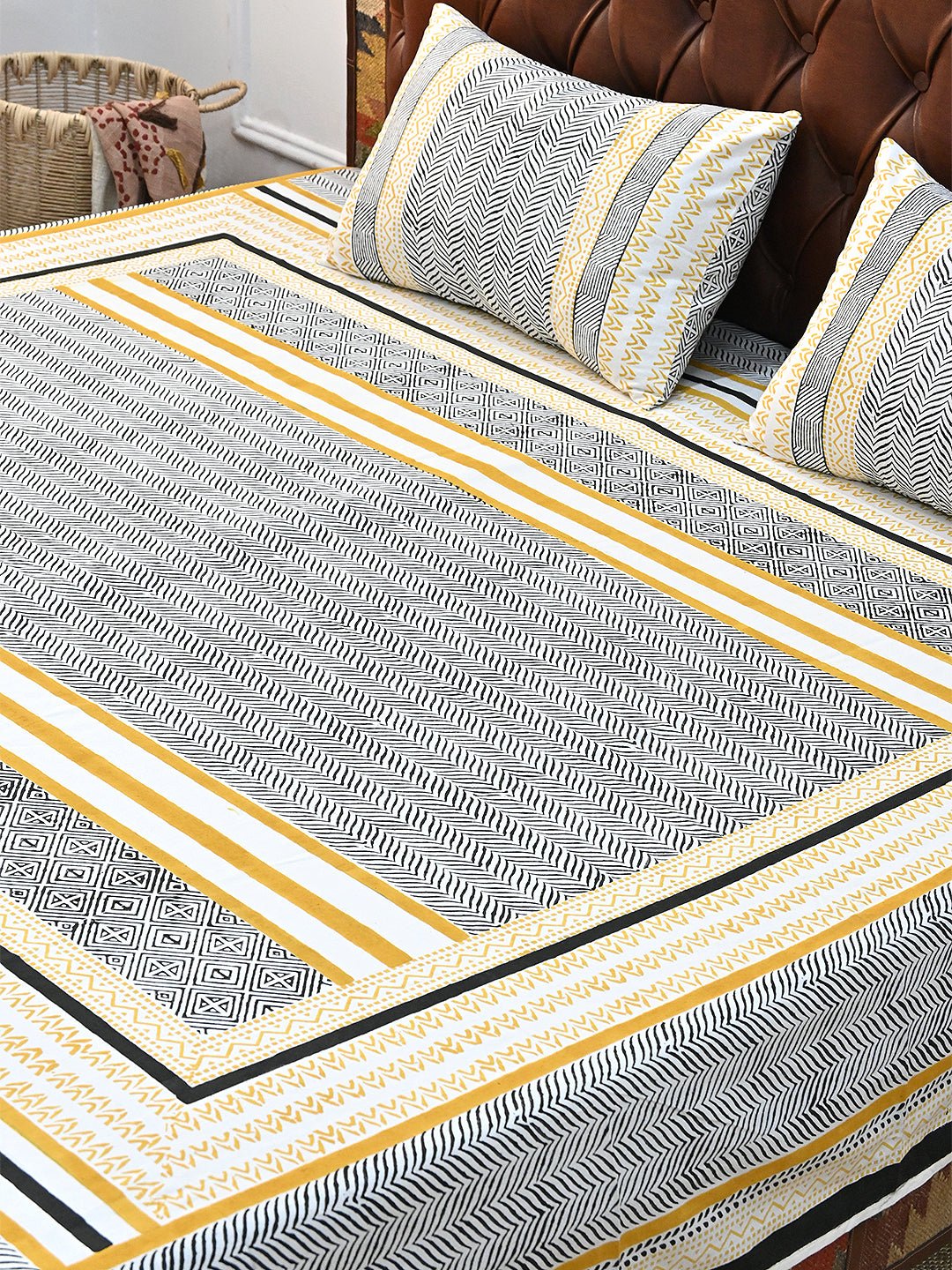 LINEUP GEOMETRIC COTTON BLOCK PRINTED DOUBLE BEDSHEET WITH PILLOW - ART AVENUE