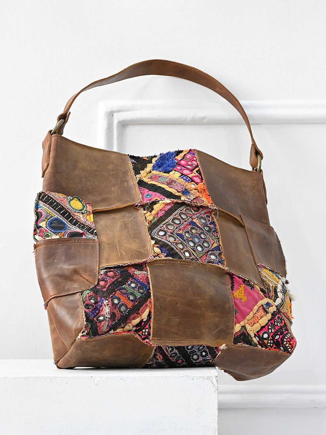 Vagator vintage leather handbag hardware detail — Art Avenue