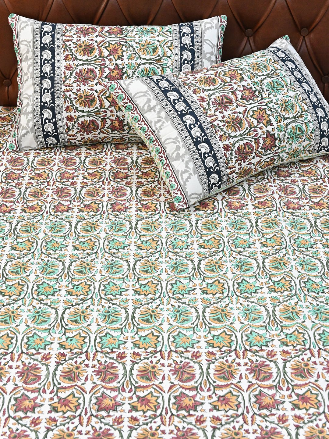HAVANA GREEN & RED COTTON PRINTED DOUBLE BEDSHEET WITH PILLOW - ART AVENUE