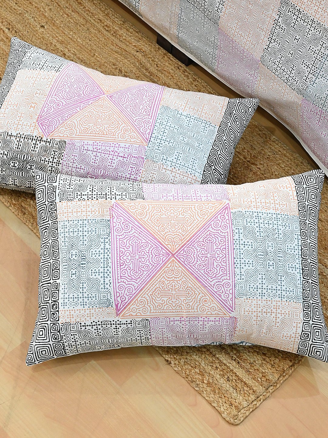 APPLIQUE PATTERN COTTON PRINTED DOUBLE BEDSHEET WITH PILLOW - ART AVENUE