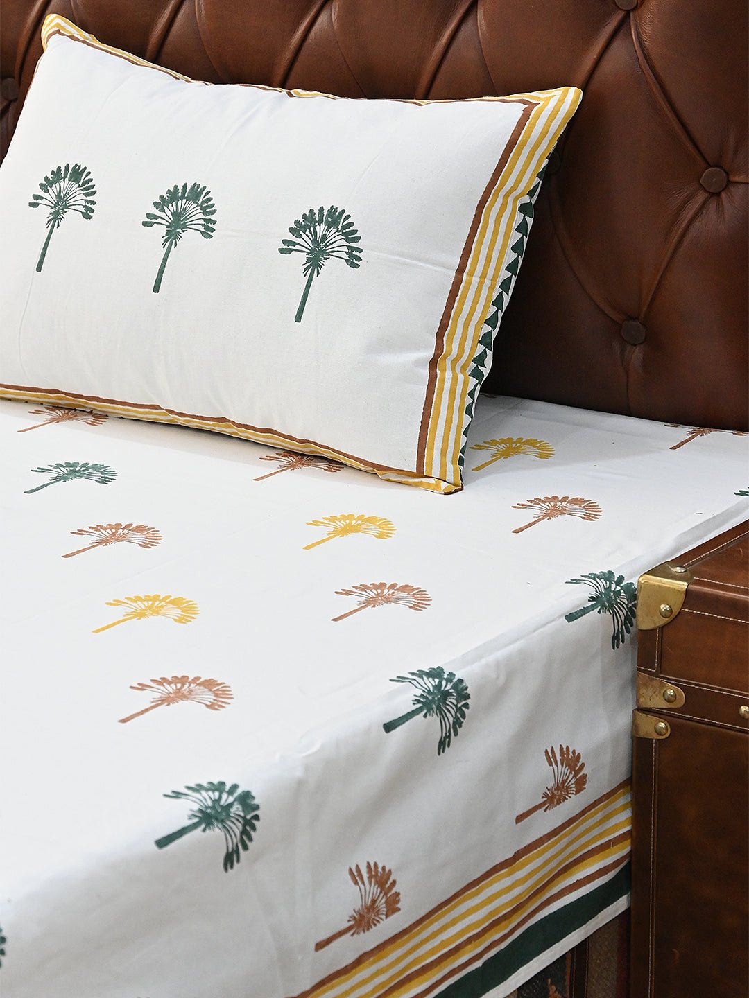 PALM TREE COTTON PRINTED DOUBLE BEDSHEET WITH PILLOW - ART AVENUE