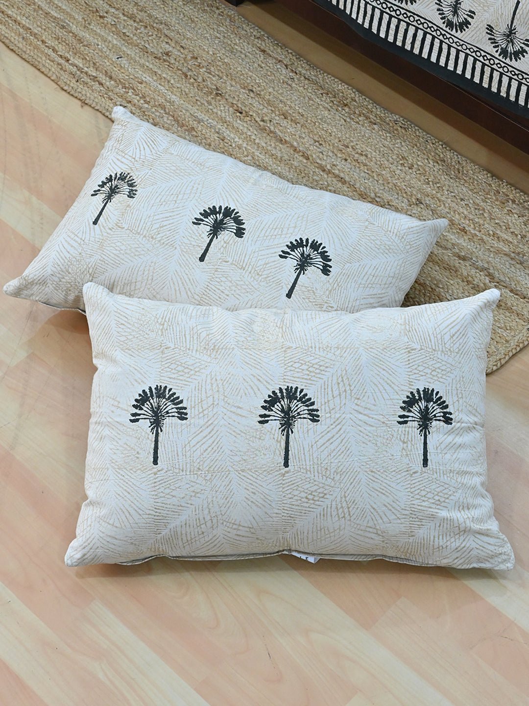 BLACK PALM TREE COTTON PRINTED DOUBLE BEDSHEET WITH PILLOW - ART AVENUE