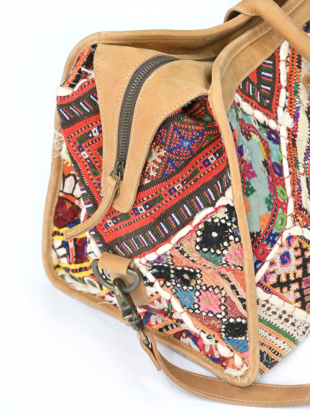Portico vintage travel bag, side view — Art Avenue