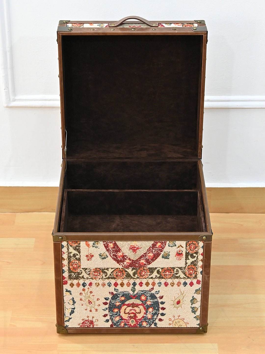 UTOPIA - COTTON PRINTED DURRIE & LEATHER TURNK - ART AVENUE