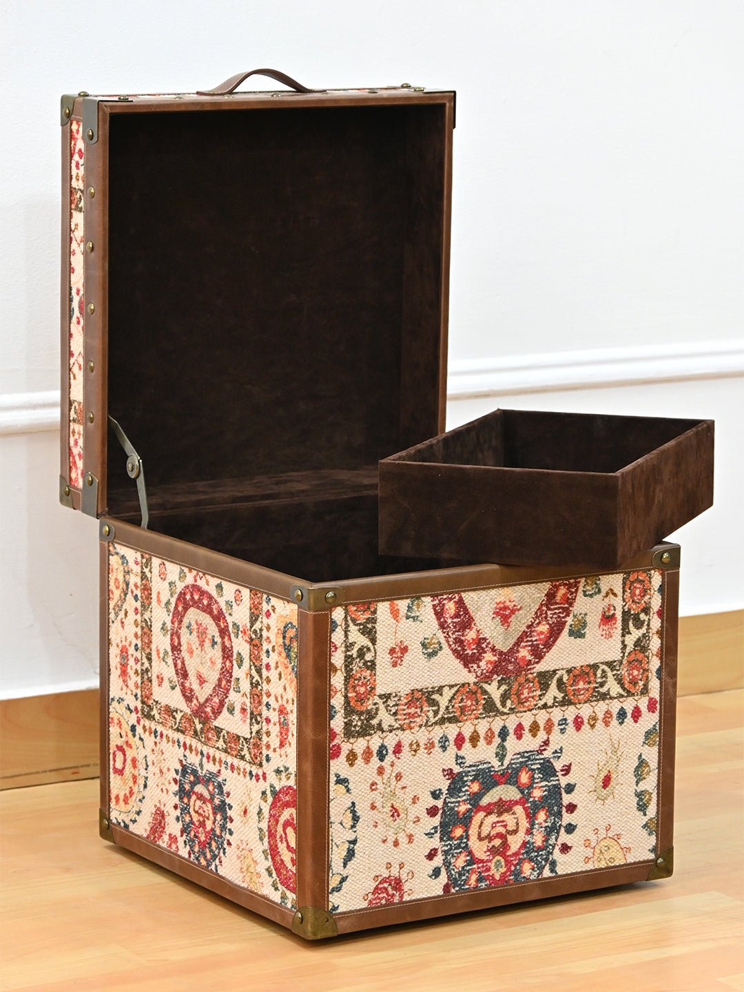 UTOPIA - COTTON PRINTED DURRIE & LEATHER TURNK - ART AVENUE