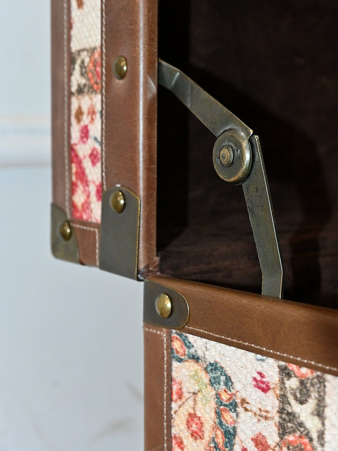 UTOPIA - COTTON PRINTED DURRIE & LEATHER TURNK - ART AVENUE