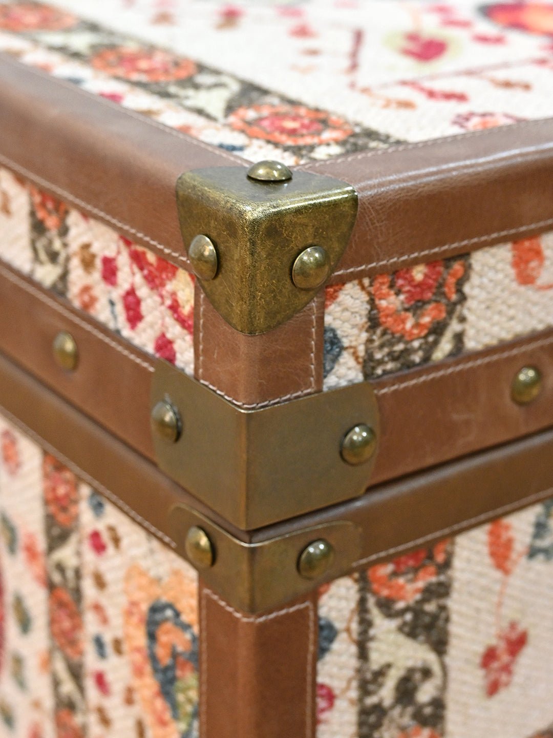 UTOPIA - COTTON PRINTED DURRIE & LEATHER TURNK - ART AVENUE