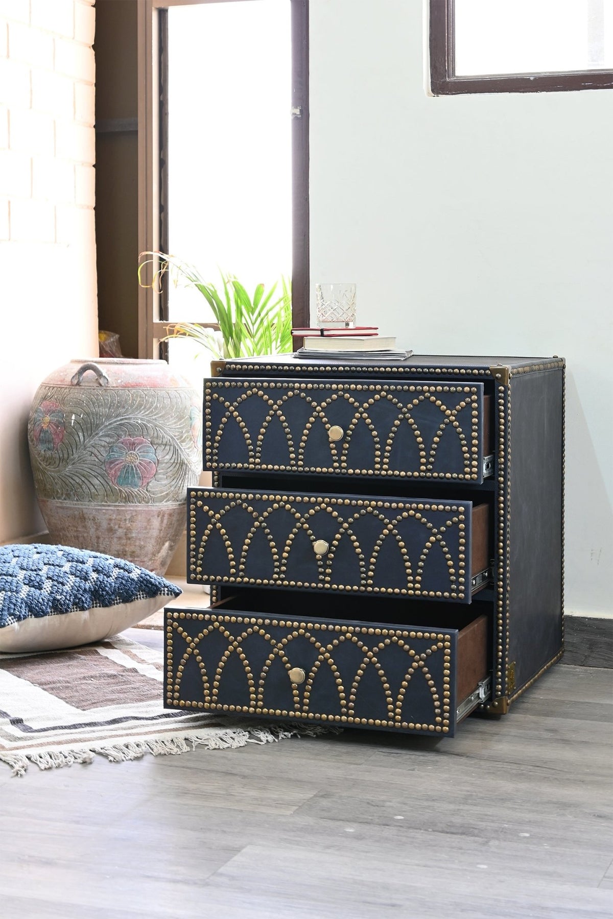 AMY - CHEST OF DRAWERS - LEATHER - ART AVENUE